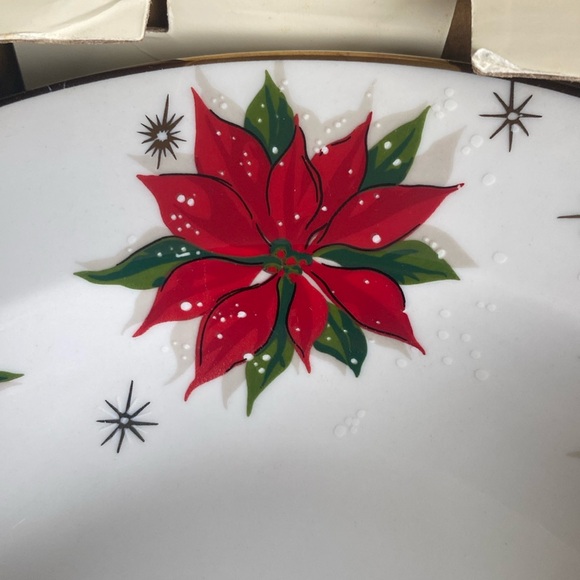 Poinsettia Soup Bowls set of 4 Porcelain Collection - Picture 3 of 5